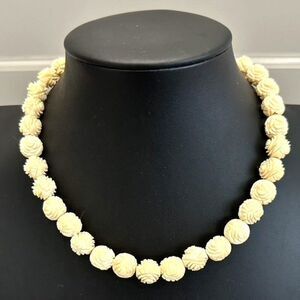 Vintage Carved Celluloid Bead Floral Flower Tropical Beaded Collar Necklace